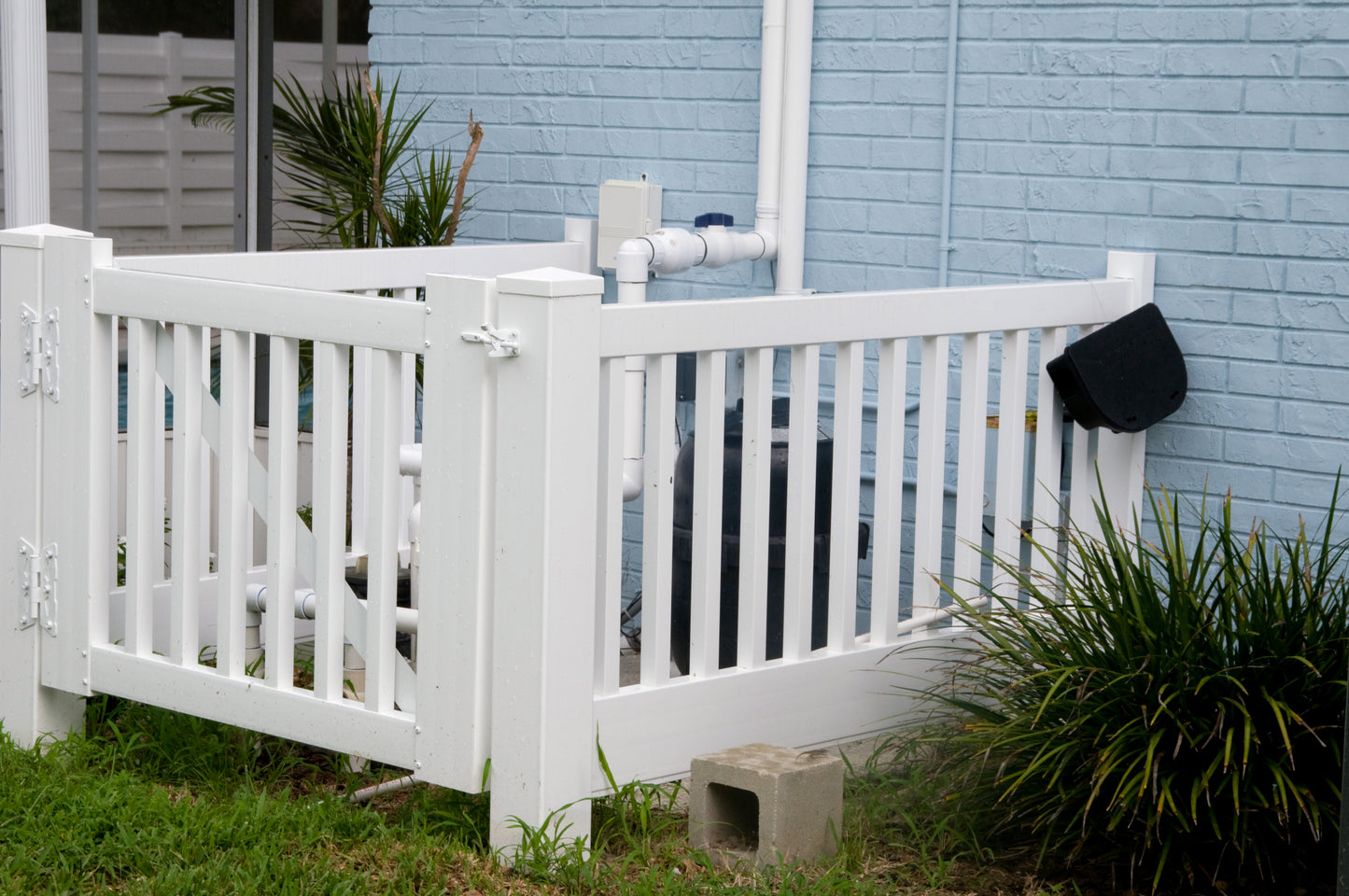 Malibu Closed Top - Picket Gate