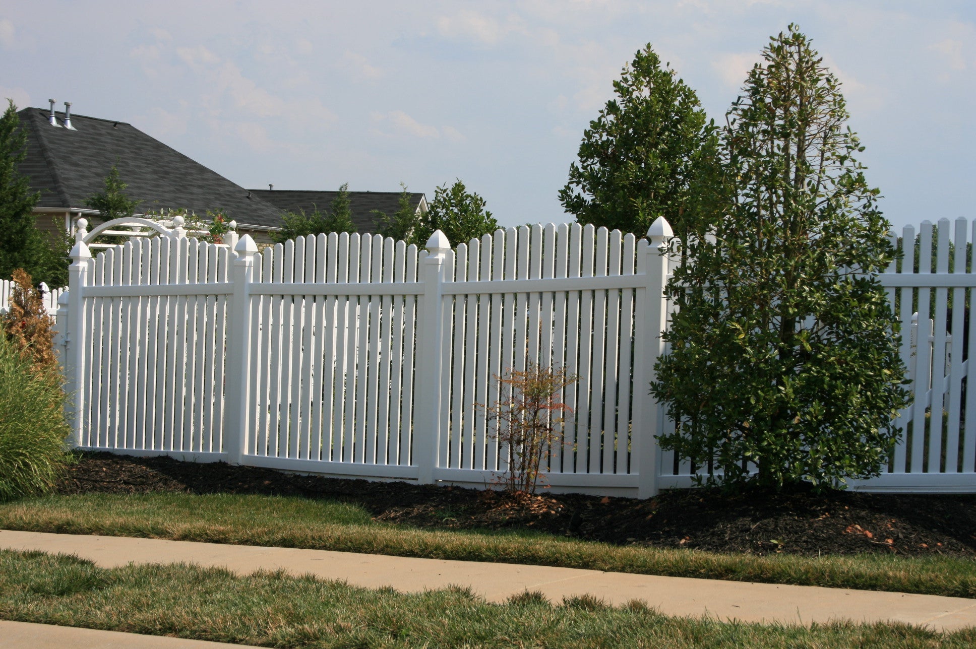 Vinyl Picket Panels – Peak Fence